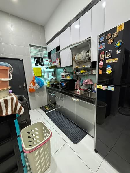 1-storey Terraced House for Sale in Bandar Putra Kulai (Kulai) - Kimi Kiu - Kitchen - PropertyGuru.com.my