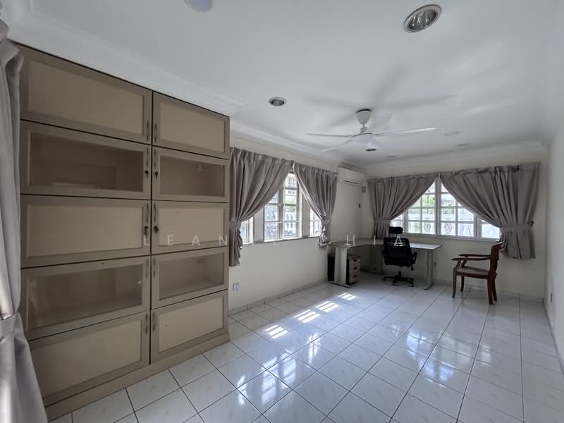 Rumah Berkembar untuk Dijual di Seksyen 9 (Shah Alam) - Leanne Chia - Study - PropertyGuru.com.my