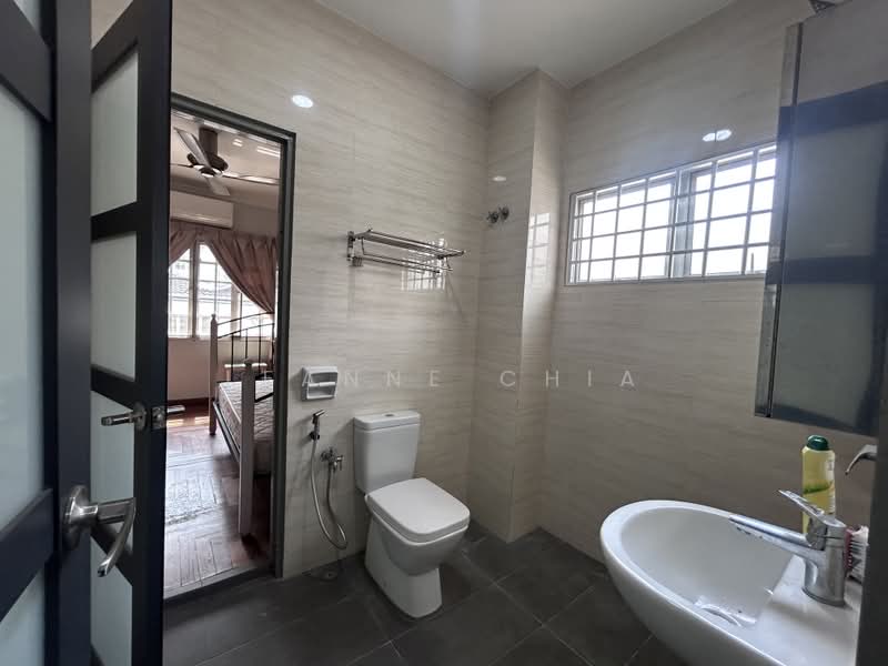 Rumah Berkembar untuk Dijual di Seksyen 9 (Shah Alam) - Leanne Chia - Bathroom - PropertyGuru.com.my