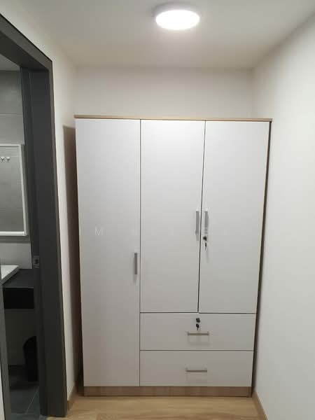 Kediaman Servis untuk Disewa di Emporis - Lim Bee Bee - Corridor - PropertyGuru.com.my