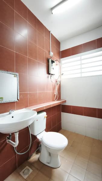 2-storey Terraced House for Sale in Ipoh (Perak) - Daniel Chee - Bathroom 3 - PropertyGuru.com.my