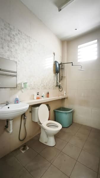 2-storey Terraced House for Sale in Ipoh (Perak) - Daniel Chee - Master Bathroom - PropertyGuru.com.my