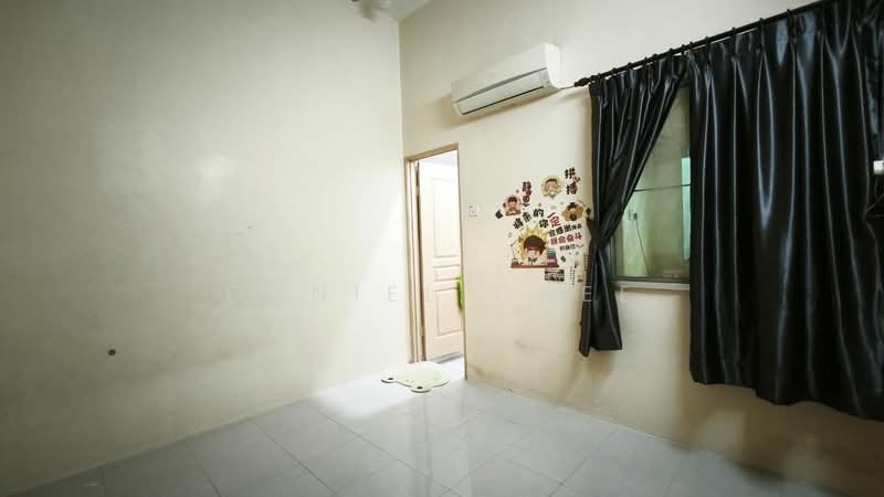 2-storey Terraced House for Sale in Ipoh (Perak) - Daniel Chee - Downstair Bedroom - PropertyGuru.com.my