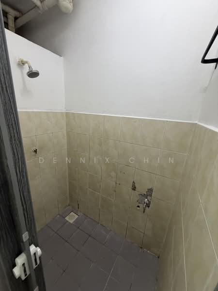 Flat for Rent at Pandan Ria (Block D) - Dennix Chin - Bathroom - PropertyGuru.com.my