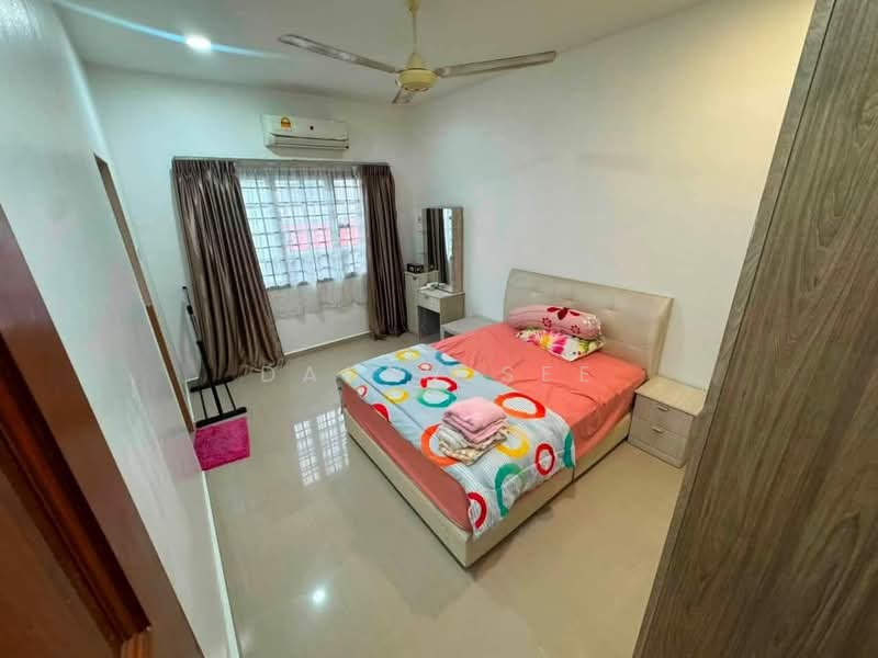 Rumah Teres 2-Tingkat untuk Dijual di Bandar Putra (Kulai) - Danny See - Bedroom - PropertyGuru.com.my