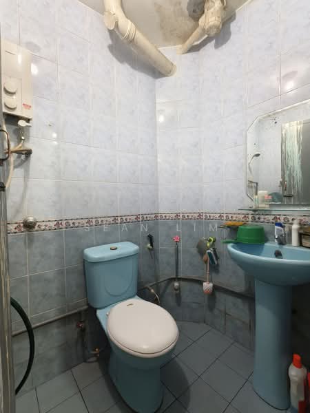 2-storey Terraced House for Sale in Taman Selayang Jaya (Selayang) - Sean Lim - Bathroom - PropertyGuru.com.my