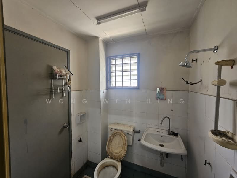 Rumah Teres 2-Tingkat untuk Dijual di Bandar Putra Permai (Seri Kembangan) - Wong Wen Heng - Bathroom - PropertyGuru.com.my