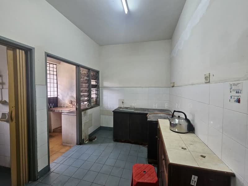 Rumah Teres 2-Tingkat untuk Dijual di Bandar Putra Permai (Seri Kembangan) - Wong Wen Heng - Kitchen - PropertyGuru.com.my