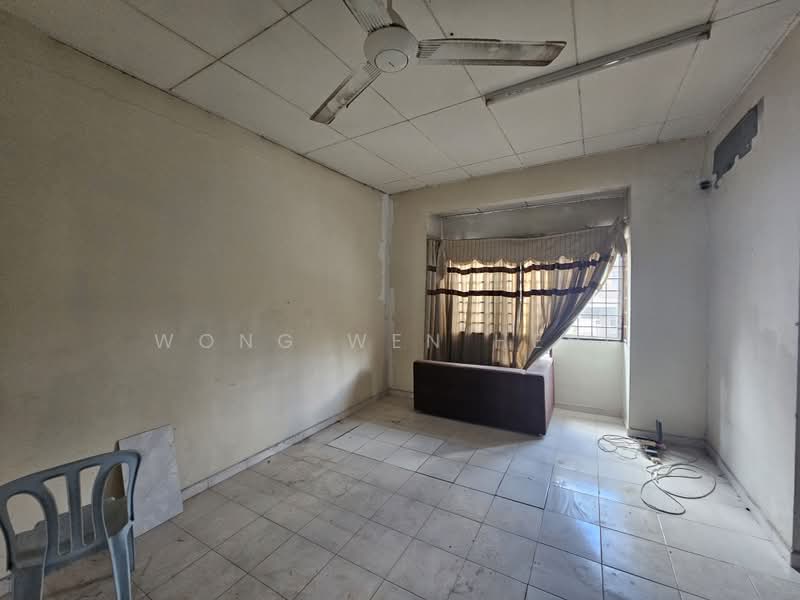 Rumah Teres 2-Tingkat untuk Dijual di Bandar Putra Permai (Seri Kembangan) - Wong Wen Heng - Living Room - PropertyGuru.com.my