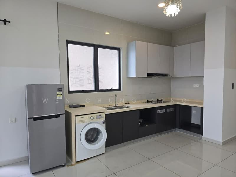 Condominium for Sale at Kings Bay @ Country Garden Danga Bay - Wen Chung Ling - Kitchen - PropertyGuru.com.my