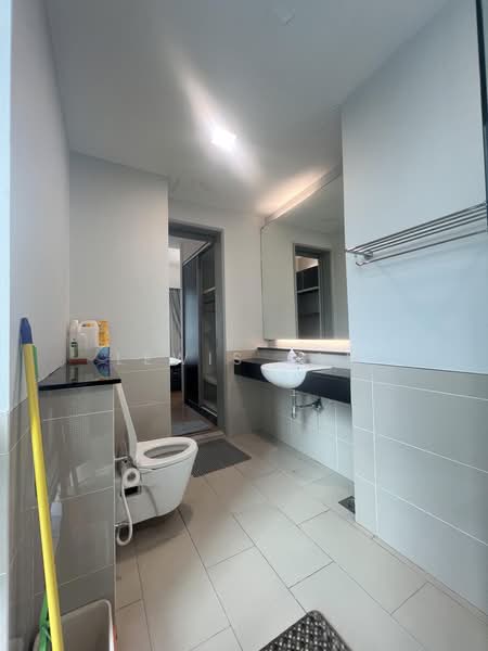 Kediaman Servis untuk Dijual di Swiss Garden Residences - Lewis Tam - Bathroom - PropertyGuru.com.my