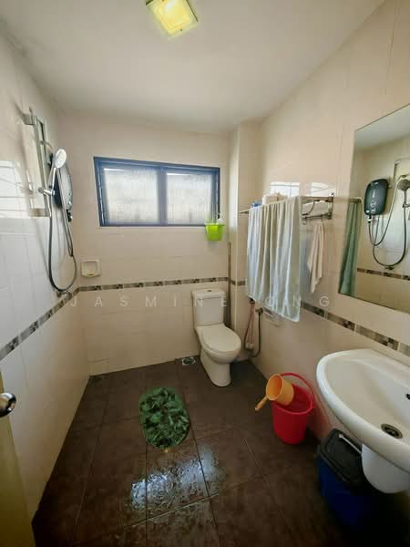 Rumah Teres untuk Dijual di Taman Segambut (Jalan Kuching) - Jasmine Ong - Bathroom - PropertyGuru.com.my