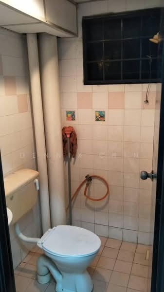 Pangsapuri untuk Dijual di Pangsapuri Perdana - Dennix Chin - Bathroom - PropertyGuru.com.my
