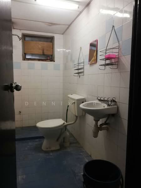 Pangsapuri untuk Dijual di Pangsapuri Perdana - Dennix Chin - Bathroom - PropertyGuru.com.my