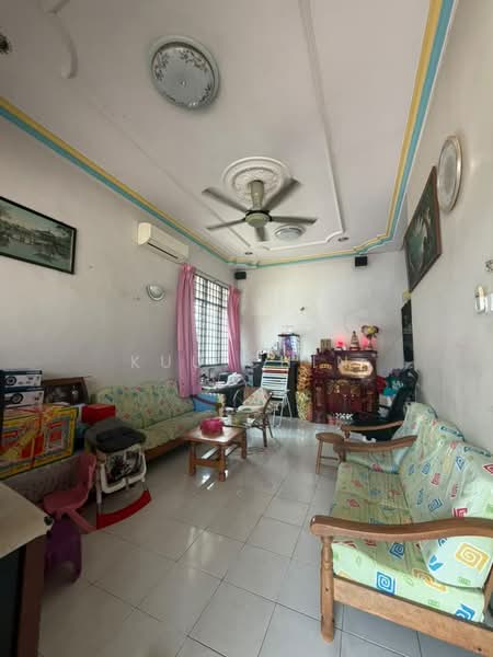 Rumah Teres 1-Tingkat untuk Dijual di Taman Perling (Perling) - Kuu Chin - Living Room - PropertyGuru.com.my