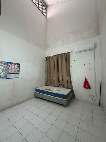 Rumah Teres 1-Tingkat untuk Dijual di Taman Perling (Perling) - Kuu Chin - Bedroom - PropertyGuru.com.my