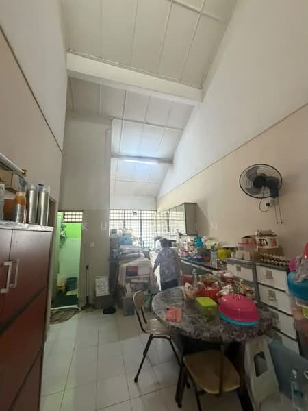 Rumah Teres 1-Tingkat untuk Dijual di Taman Perling (Perling) - Kuu Chin - Kitchen - PropertyGuru.com.my