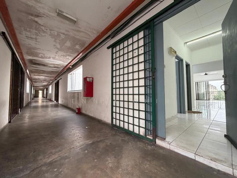 Pangsapuri untuk Dijual di Pangsapuri Perdana - Dennix Chin - Corridor - PropertyGuru.com.my