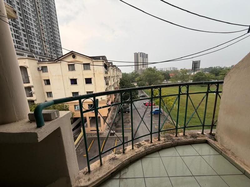 Pangsapuri untuk Dijual di Pangsapuri Perdana - Dennix Chin - Balcony - PropertyGuru.com.my