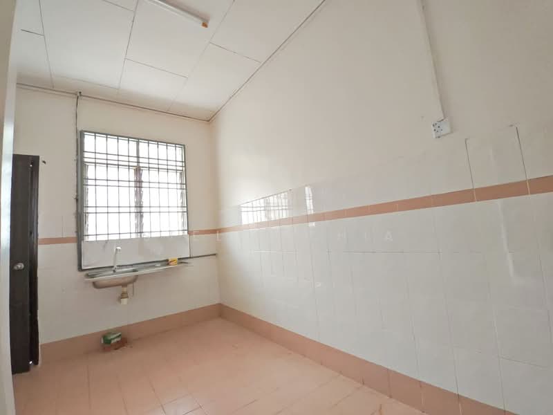 1.5-storey Terraced House for Sale in Taman Scientex Pasir Gudang (Pasir Gudang) - Stella Chia - Kitchen - PropertyGuru.com.my