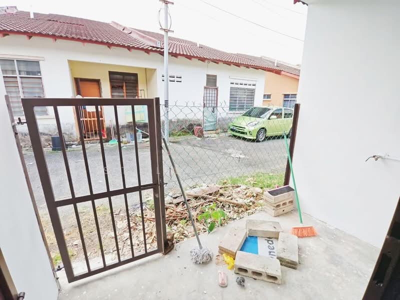 1.5-storey Terraced House for Sale in Taman Scientex Pasir Gudang (Pasir Gudang) - Stella Chia - Exterior - PropertyGuru.com.my