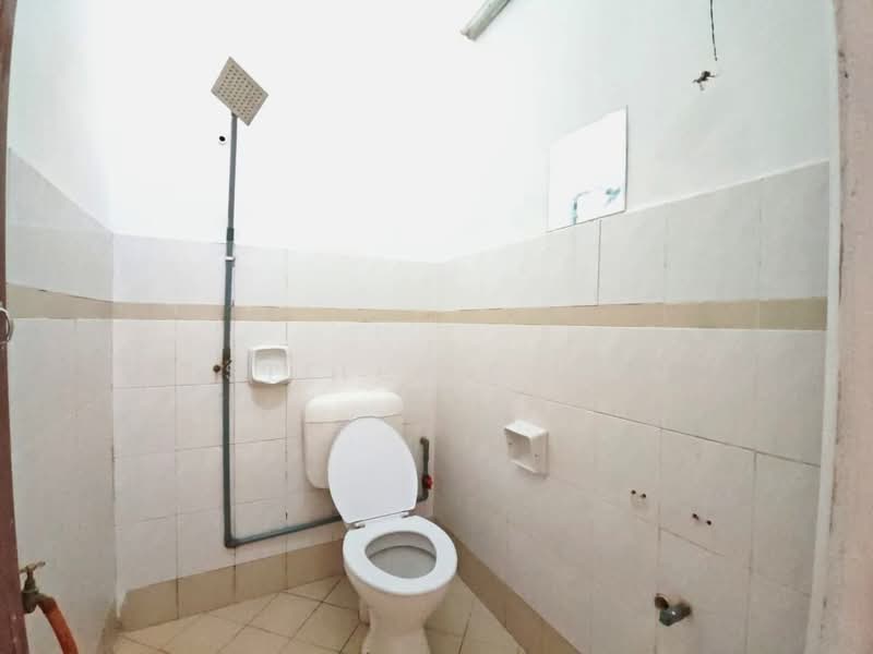 1.5-storey Terraced House for Sale in Taman Scientex Pasir Gudang (Pasir Gudang) - Stella Chia - Bathroom - PropertyGuru.com.my