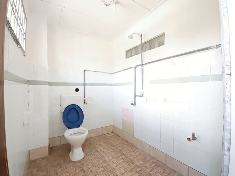 1.5-storey Terraced House for Sale in Taman Scientex Pasir Gudang (Pasir Gudang) - Stella Chia - Bathroom - PropertyGuru.com.my