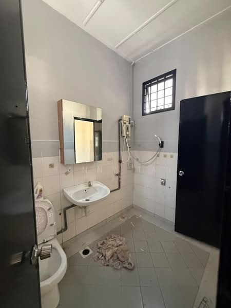 Rumah Teres 2-Tingkat untuk Disewa di Permas Jaya (Johor) - Fanny Tan - Bathroom - PropertyGuru.com.my
