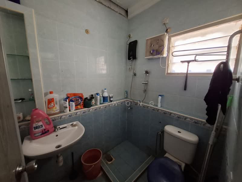 Rumah Teres 1-Tingkat untuk Dijual di Seksyen 22 (Petaling Jaya) - FC Wong - Bathroom - PropertyGuru.com.my