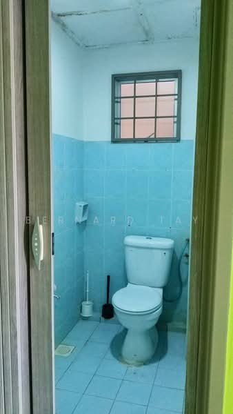Pangsapuri untuk Dijual di Anggerik Villa 2 - Bernard Tay - Bathroom - PropertyGuru.com.my
