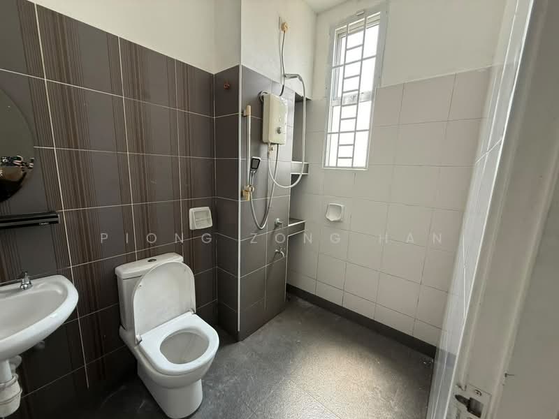 2-storey Terraced House for Sale in Setia Eco Gardens (Gelang Patah) - Piong Zong Han - Bathroom - PropertyGuru.com.my