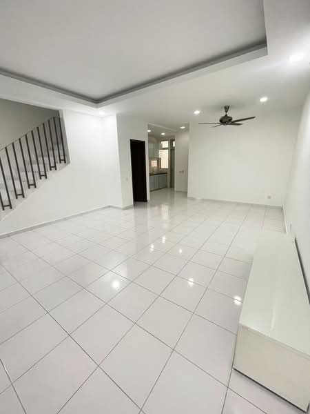 Rumah Teres 2-Tingkat untuk Disewa di Setia Tropika (Johor Bahru) - William Loke - Living Room - PropertyGuru.com.my