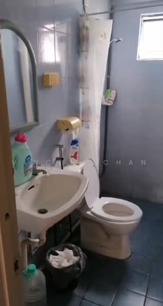 Kondominium untuk Disewa di Angkasa Condominiums - Vincent Chan - Master Bathroom - PropertyGuru.com.my