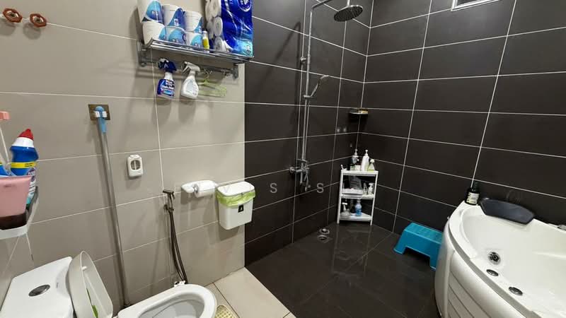 Terraced House for Sale in Bandar Seri Alam (Masai) - Elvis Sim - Bathroom - PropertyGuru.com.my