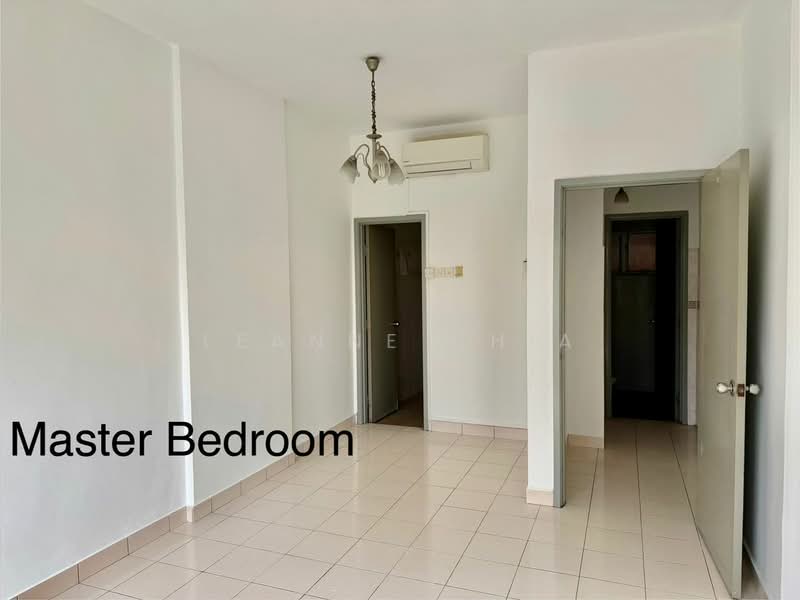 Pangsapuri untuk Disewa di Sri Bayu Apartments - Leanne Chia - Master Bedroom - PropertyGuru.com.my