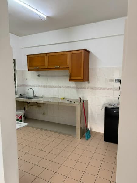 Pangsapuri untuk Disewa di Sri Bayu Apartments - Leanne Chia - Kitchen - PropertyGuru.com.my