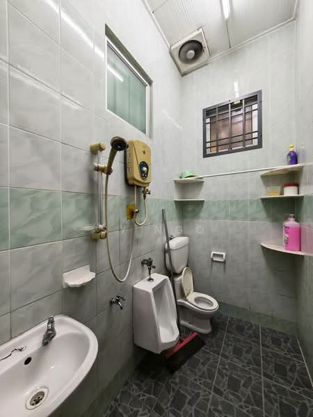 1-storey Terraced House for Sale in Taman Bestari Indah (Ulu Tiram) - SY Ngo - Bathroom - PropertyGuru.com.my