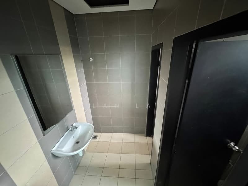 Shop / Office untuk Dijual di Cyberjaya (Selangor) - Alan Lai - Bathroom - PropertyGuru.com.my