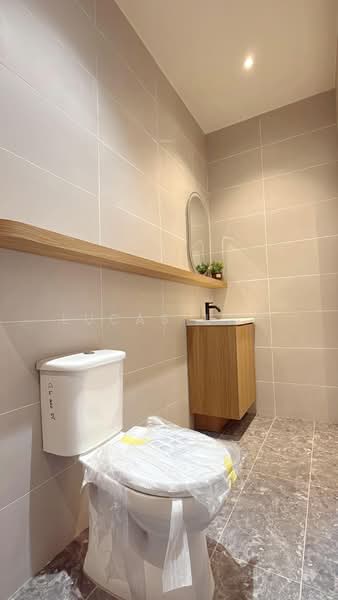Kediaman Servis untuk Dijual di Riverhaus - Lucas Loh - Bathroom - PropertyGuru.com.my