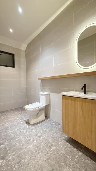 Kediaman Servis untuk Dijual di Riverhaus - Lucas Loh - Bathroom - PropertyGuru.com.my