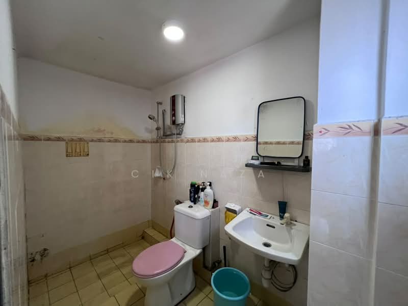 Apartment for Sale at Pandan Utama Apartment - Cik Naza - Bathroom - PropertyGuru.com.my