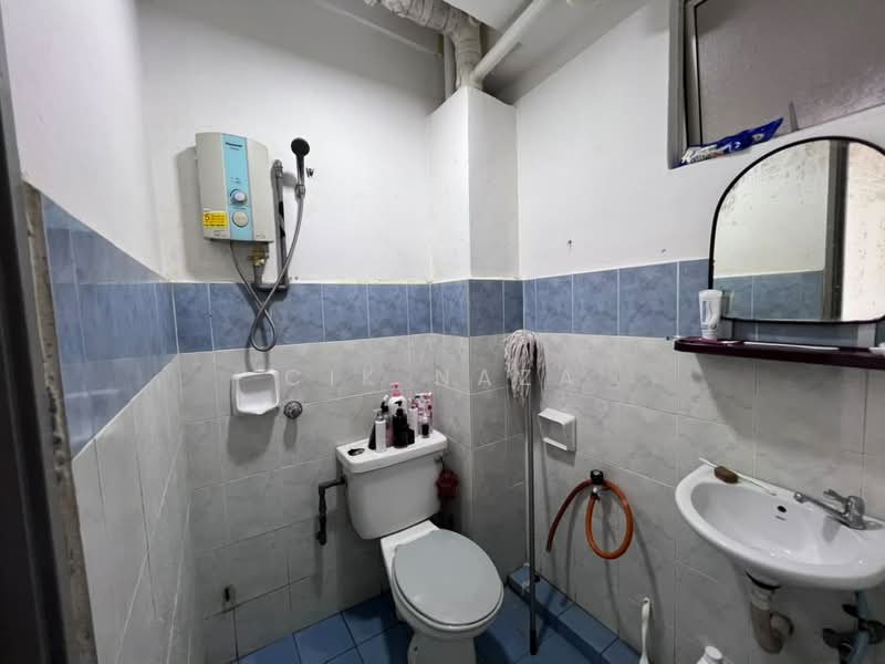 Apartment for Sale at Pandan Utama Apartment - Cik Naza - Bathroom - PropertyGuru.com.my