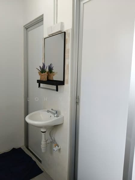Pangsapuri untuk Disewa di Desa Indah Block 86 - Loh Yu Wen - Bathroom - PropertyGuru.com.my