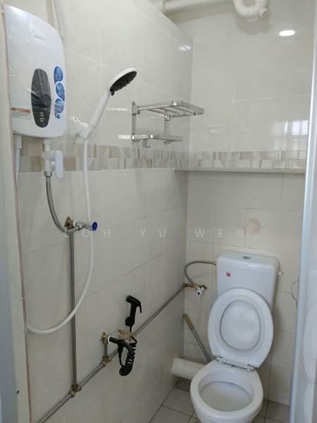 Pangsapuri untuk Disewa di Desa Indah Block 86 - Loh Yu Wen - Bathroom - PropertyGuru.com.my