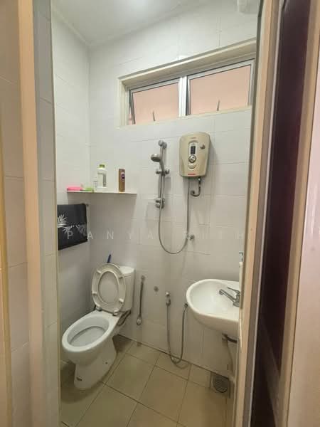 Apartment for Rent at Ferringhi Mutiara Apartment - Panya Rith - Bathroom - PropertyGuru.com.my