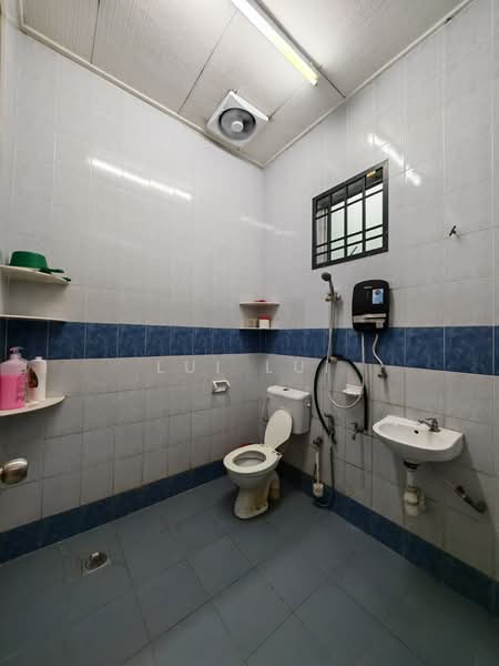 1-storey Terraced House for Sale in Taman Bestari Indah (Ulu Tiram) - Lui Lui - Bathroom - PropertyGuru.com.my