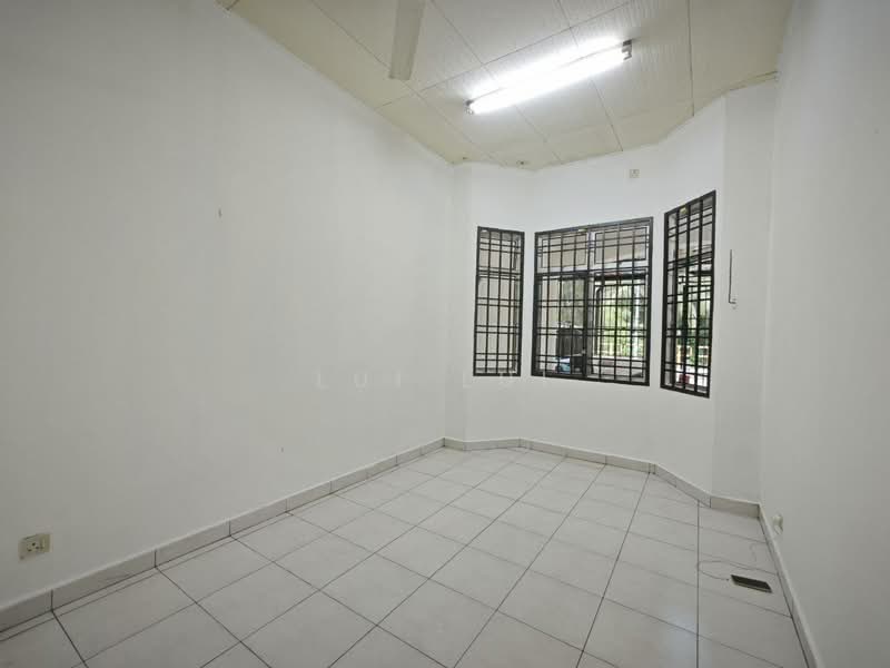 1-storey Terraced House for Sale in Taman Bestari Indah (Ulu Tiram) - Lui Lui - Living Room - PropertyGuru.com.my