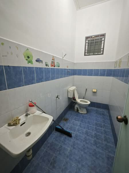 1-storey Terraced House for Sale in Taman Bestari Indah (Ulu Tiram) - Lui Lui - Bathroom - PropertyGuru.com.my