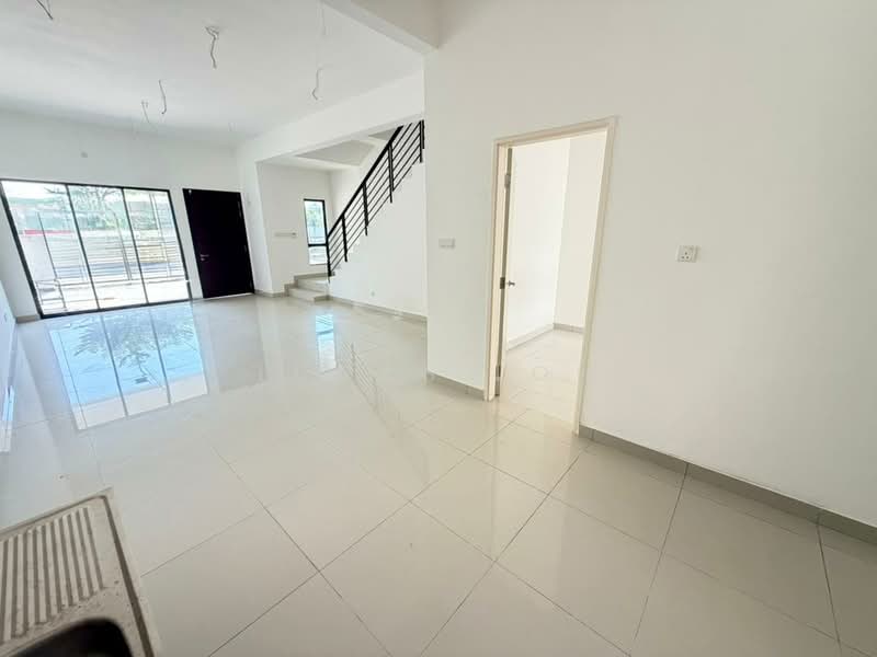 2-storey Terraced House for Sale in Bandar Seri Coalfields (Sungai Buloh) - Lucas Loh - Living Room - PropertyGuru.com.my