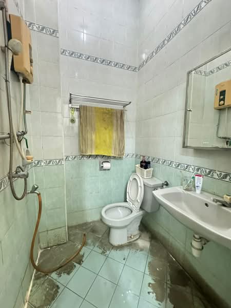 2-storey Terraced House for Sale in Taman Desa Cemerlang (Ulu Tiram) - Nellie Lim - Bathroom - PropertyGuru.com.my